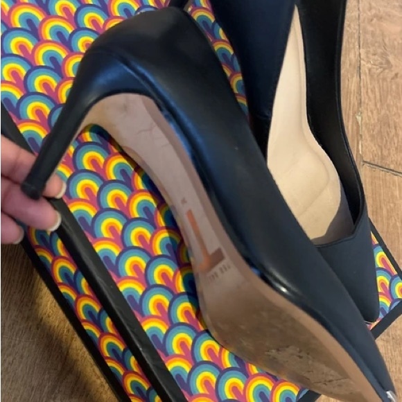 Elegant Black Pointed Toe Heels - Picture 4 of 4